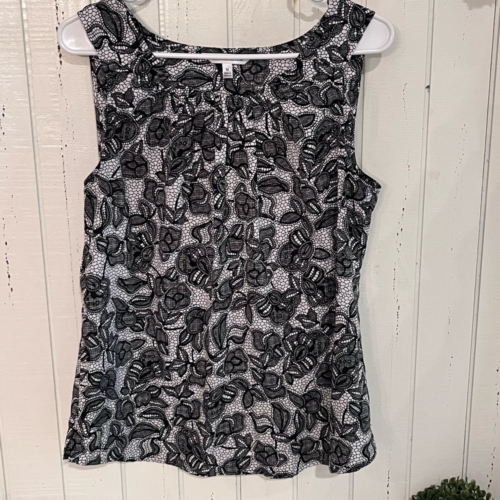 Croft and barrow  black and white sleeveless blouse